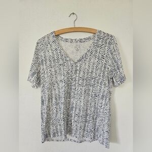 Banana Republic Navy and White Short Sleeve Tee. Size Medium.